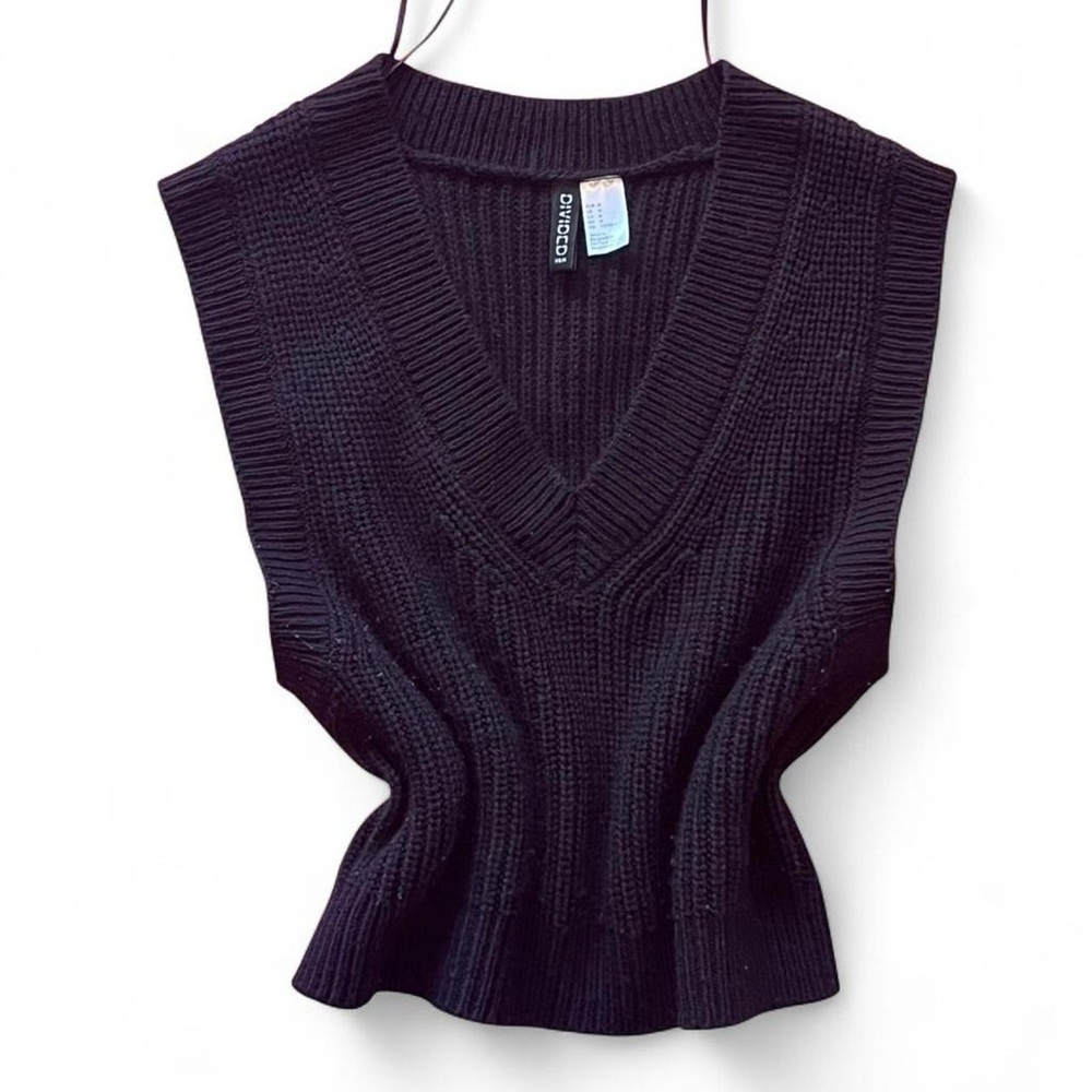 Preppy/Academia Black Ribbed Knit V-Neck Sleeveless Sweater Vest